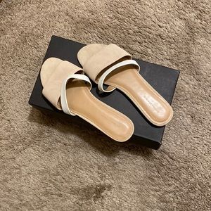 Banana Republic mule slide Size 9. Tan & cream EUC comes with box